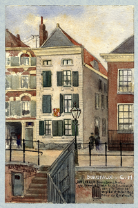 30738 Gezicht over de Nieuwegracht te Utrecht op de voor- en de zijgevel van het huis nr. 62 op de hoek van de ...